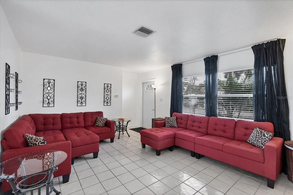 For Sale: $699,000 (3 beds, 2 baths, 1228 Square Feet)