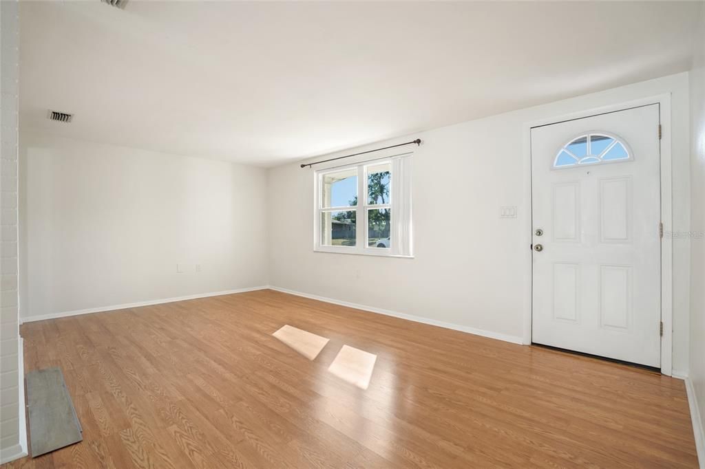 На продажу: $215,000 (2 спален, 1 ванн, 1056 Квадратных фут)