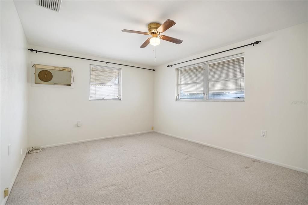 На продажу: $215,000 (2 спален, 1 ванн, 1056 Квадратных фут)