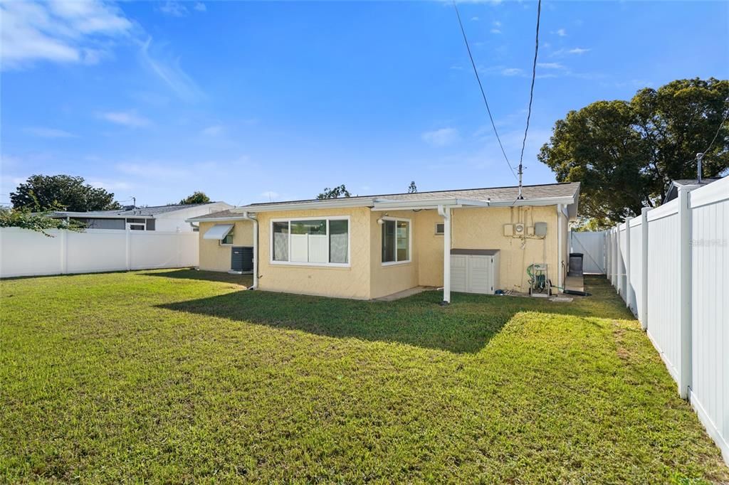 На продажу: $215,000 (2 спален, 1 ванн, 1056 Квадратных фут)