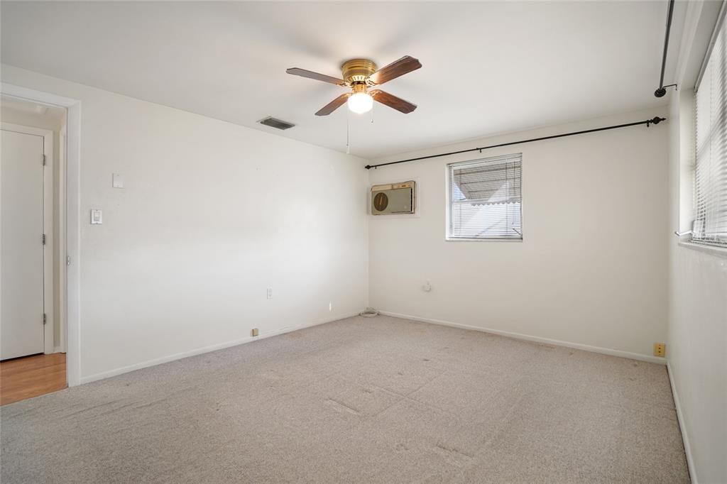 На продажу: $215,000 (2 спален, 1 ванн, 1056 Квадратных фут)