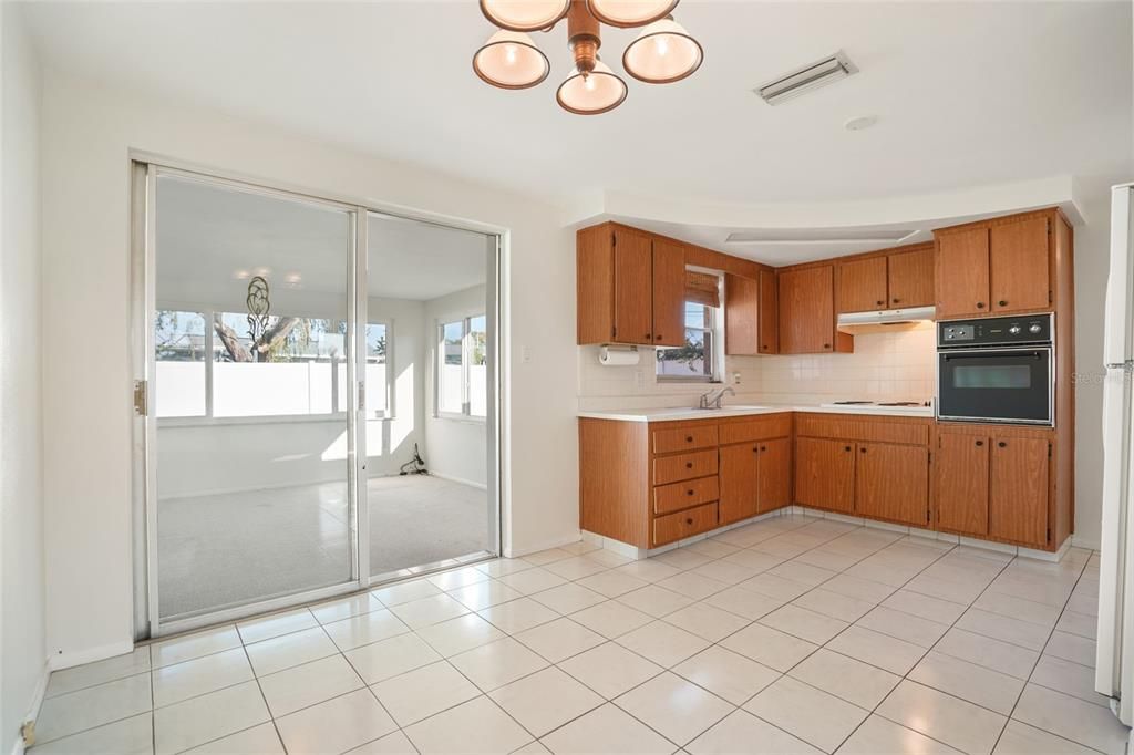 На продажу: $215,000 (2 спален, 1 ванн, 1056 Квадратных фут)