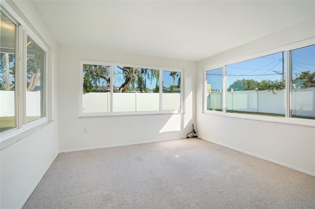 На продажу: $215,000 (2 спален, 1 ванн, 1056 Квадратных фут)