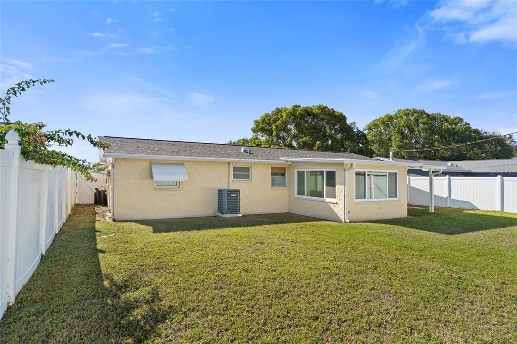 На продажу: $215,000 (2 спален, 1 ванн, 1056 Квадратных фут)