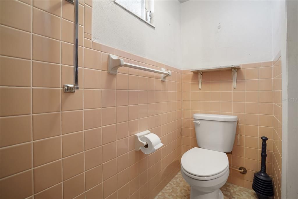 На продажу: $215,000 (2 спален, 1 ванн, 1056 Квадратных фут)