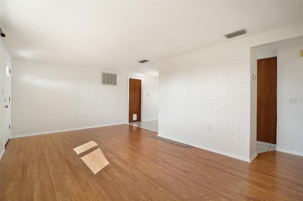 На продажу: $215,000 (2 спален, 1 ванн, 1056 Квадратных фут)