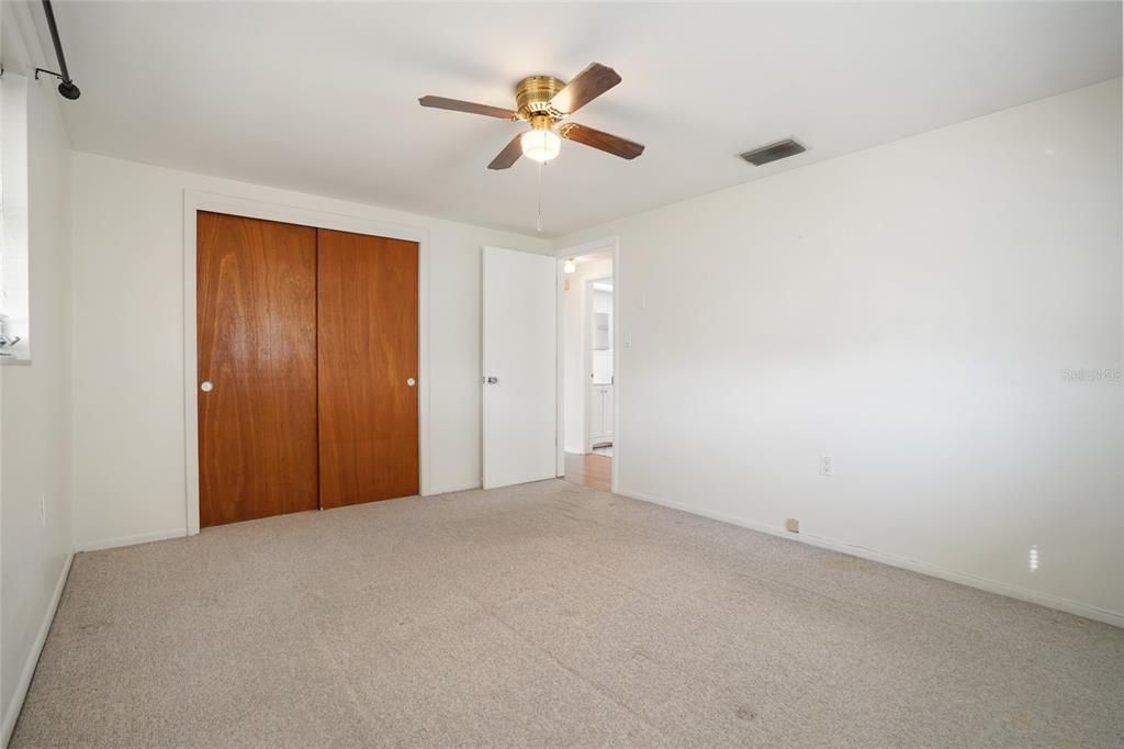 На продажу: $215,000 (2 спален, 1 ванн, 1056 Квадратных фут)