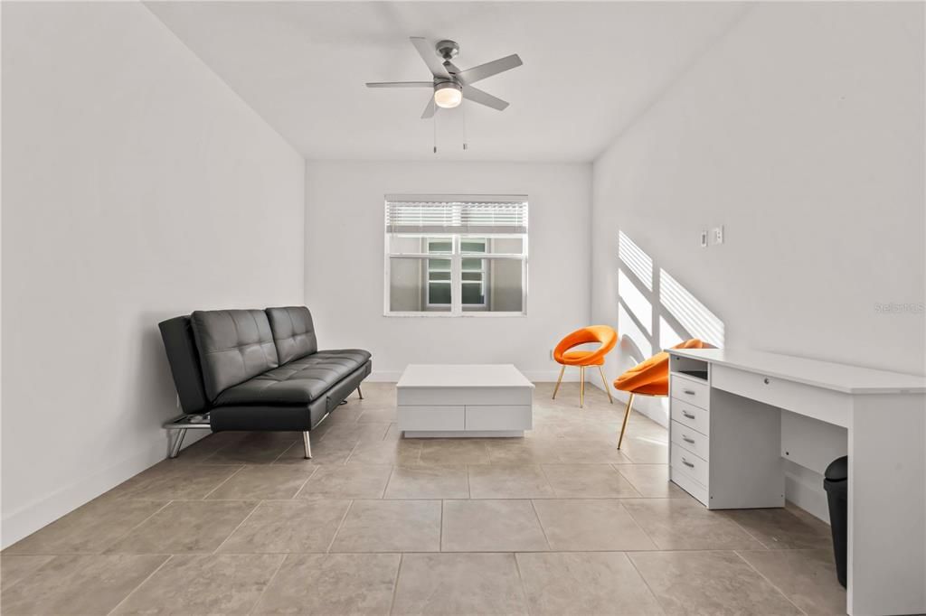 На продажу: $389,900 (2 спален, 2 ванн, 2040 Квадратных фут)