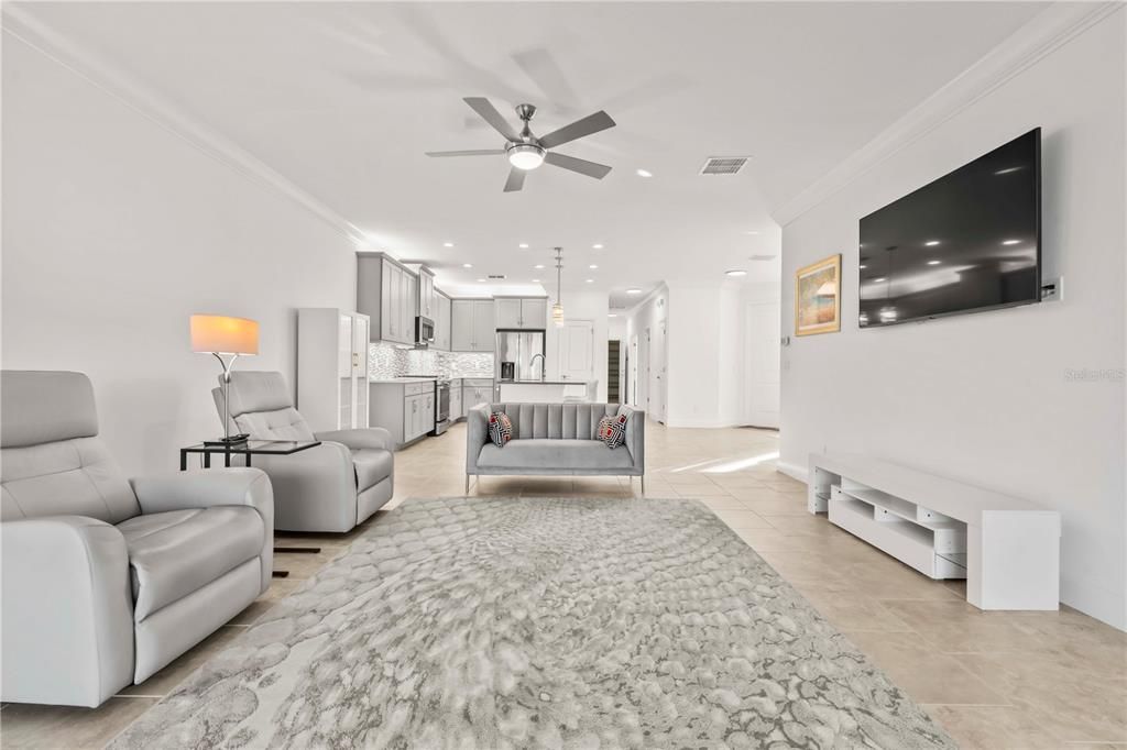 На продажу: $389,900 (2 спален, 2 ванн, 2040 Квадратных фут)