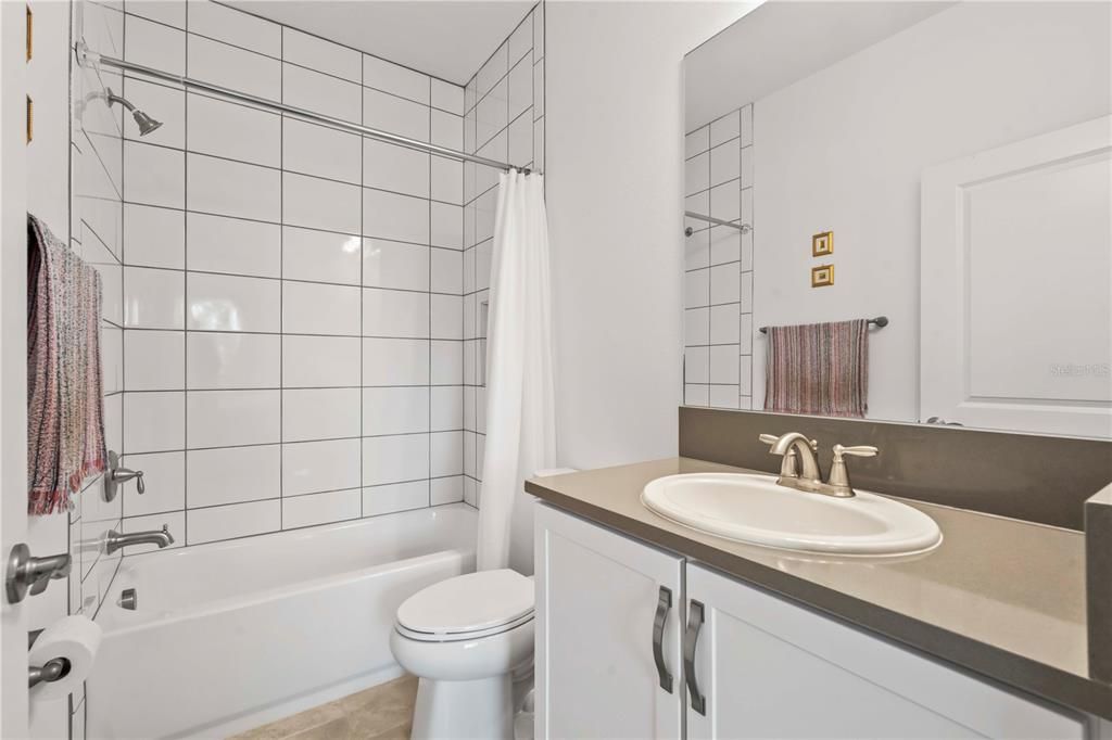 На продажу: $389,900 (2 спален, 2 ванн, 2040 Квадратных фут)