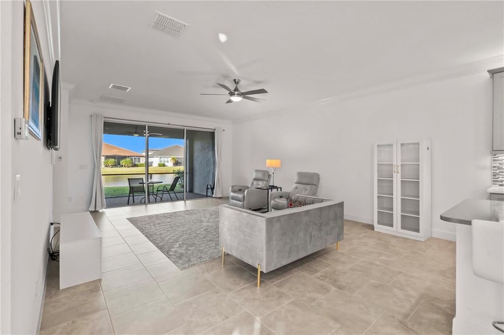 На продажу: $389,900 (2 спален, 2 ванн, 2040 Квадратных фут)