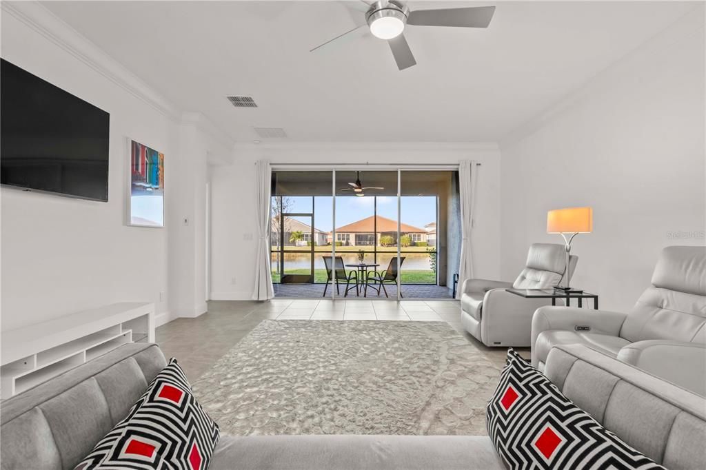 На продажу: $389,900 (2 спален, 2 ванн, 2040 Квадратных фут)