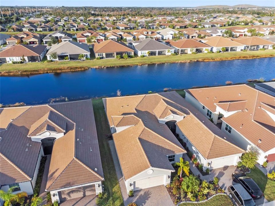 На продажу: $389,900 (2 спален, 2 ванн, 2040 Квадратных фут)