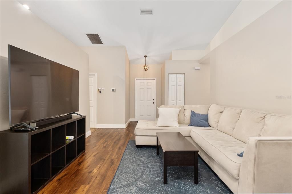 Activo con contrato: $349,900 (3 camas, 2 baños, 1480 Pies cuadrados)