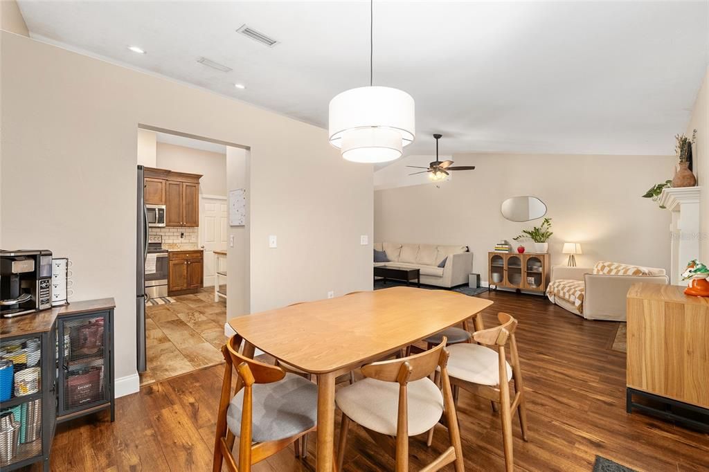 Activo con contrato: $349,900 (3 camas, 2 baños, 1480 Pies cuadrados)