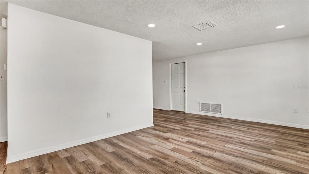 For Rent: $1,695 (3 beds, 2 baths, 980 Square Feet)