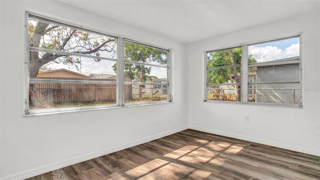 For Rent: $1,695 (3 beds, 2 baths, 980 Square Feet)