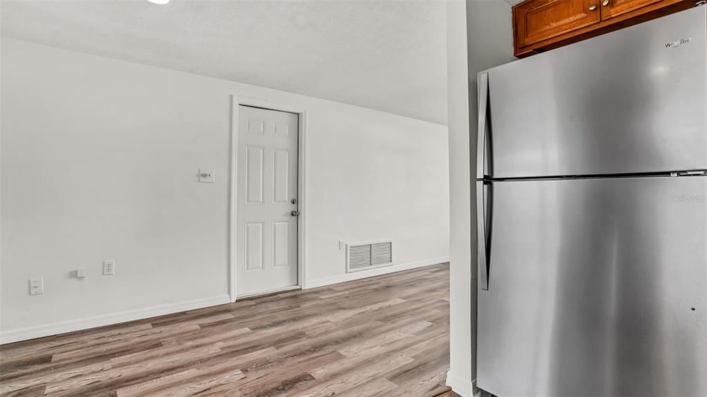 For Rent: $1,695 (3 beds, 2 baths, 980 Square Feet)