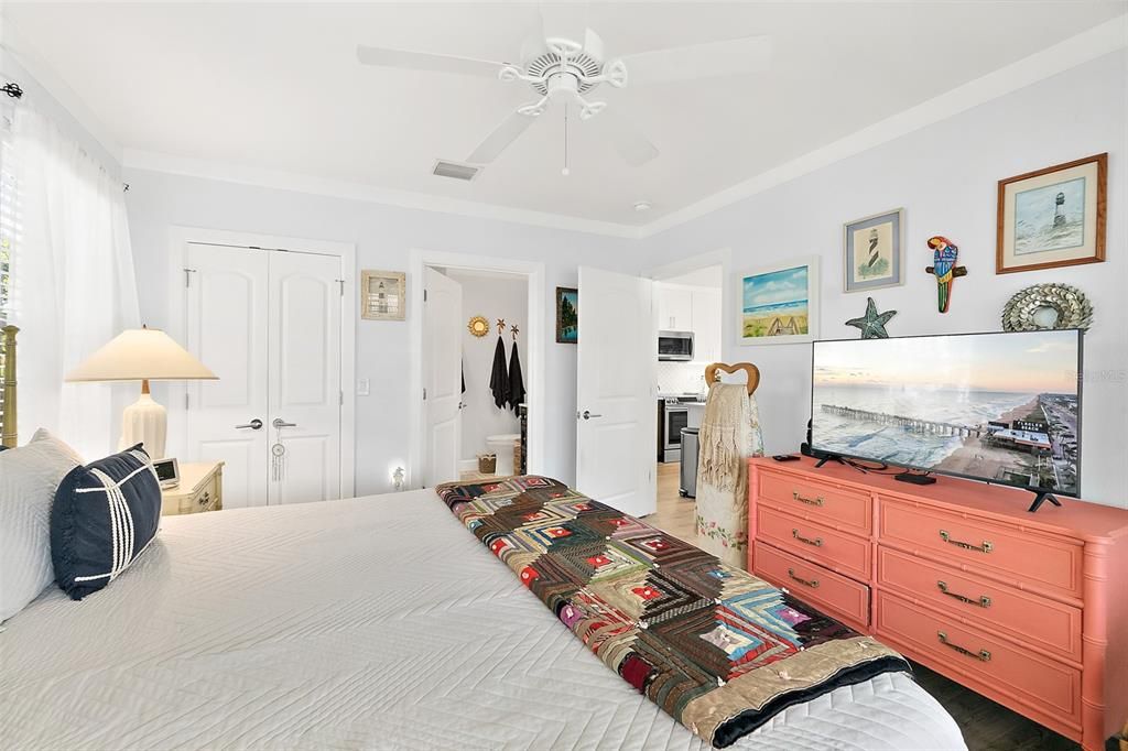 На продажу: $390,000 (2 спален, 2 ванн, 1020 Квадратных фут)