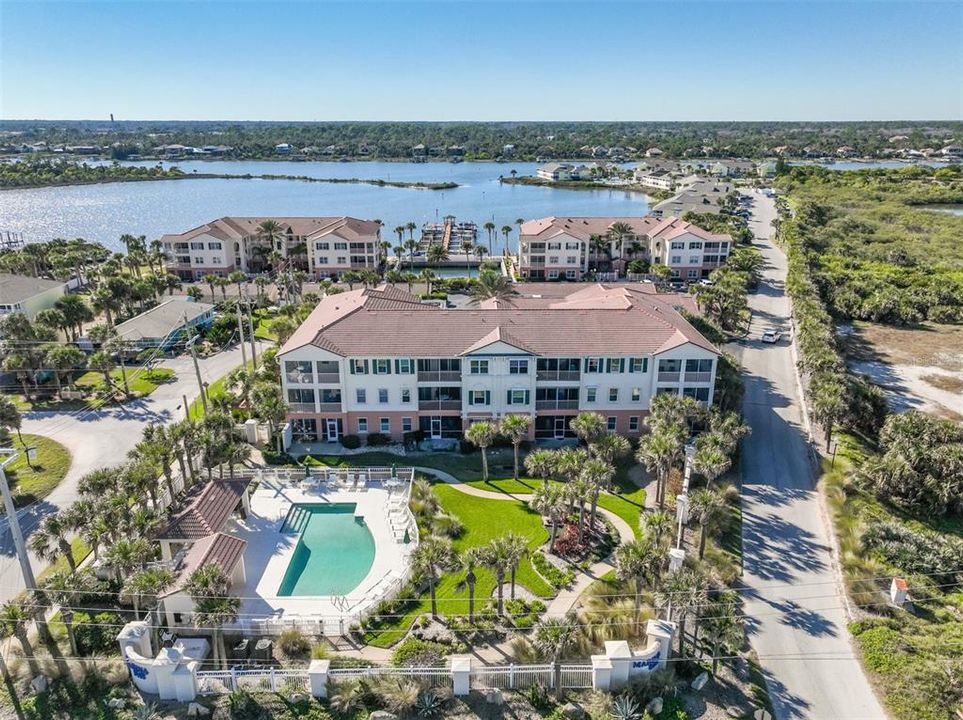 На продажу: $390,000 (2 спален, 2 ванн, 1020 Квадратных фут)