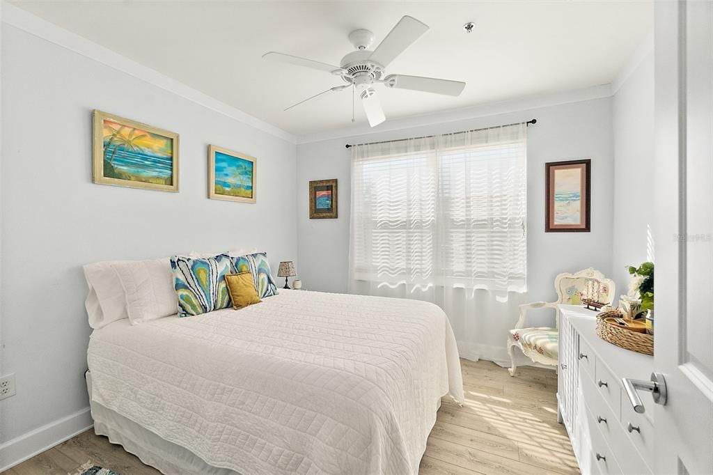 На продажу: $390,000 (2 спален, 2 ванн, 1020 Квадратных фут)