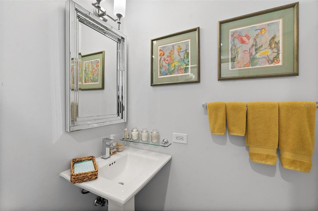 На продажу: $390,000 (2 спален, 2 ванн, 1020 Квадратных фут)