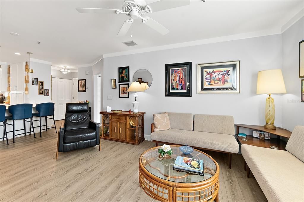 На продажу: $390,000 (2 спален, 2 ванн, 1020 Квадратных фут)