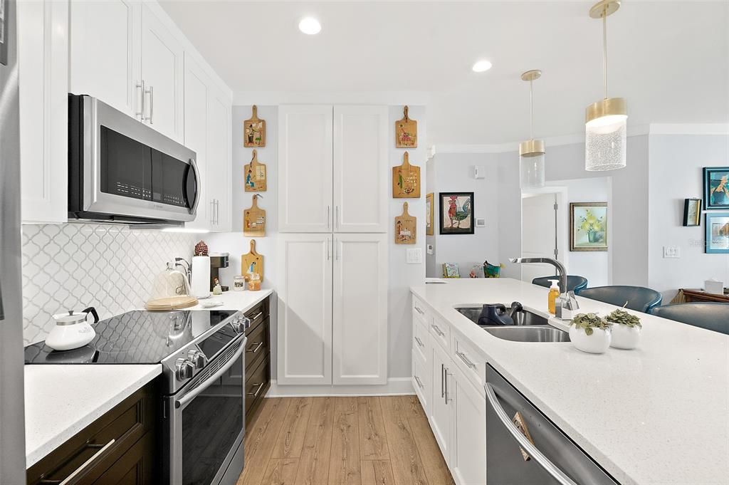 На продажу: $390,000 (2 спален, 2 ванн, 1020 Квадратных фут)