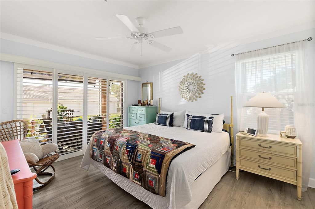 На продажу: $390,000 (2 спален, 2 ванн, 1020 Квадратных фут)