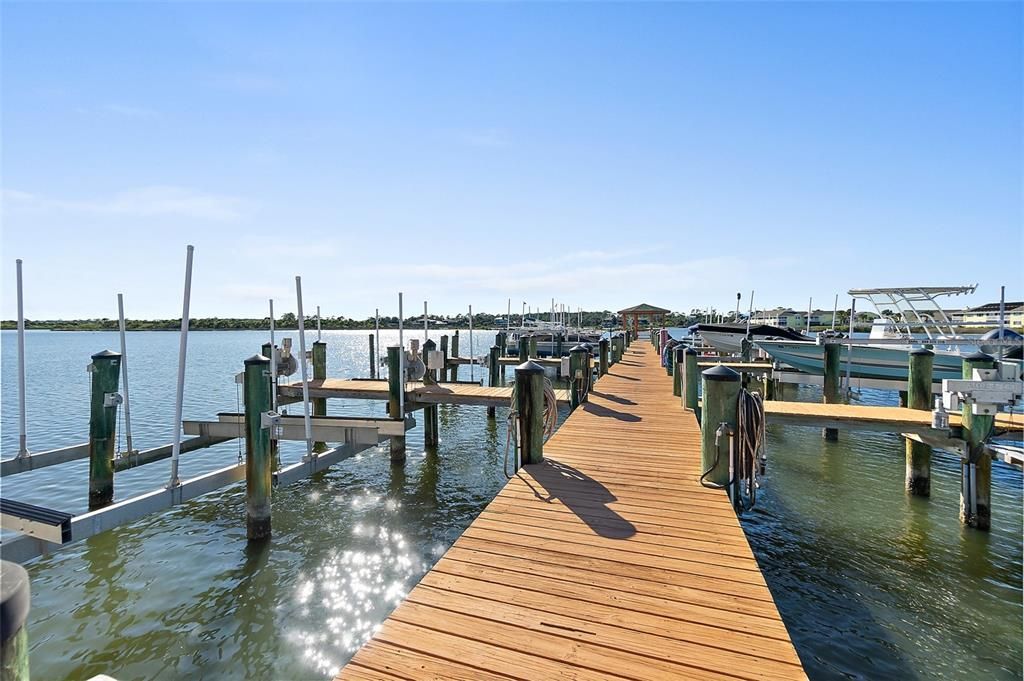 На продажу: $390,000 (2 спален, 2 ванн, 1020 Квадратных фут)