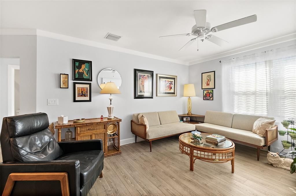 На продажу: $390,000 (2 спален, 2 ванн, 1020 Квадратных фут)