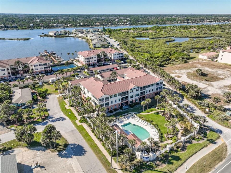 На продажу: $390,000 (2 спален, 2 ванн, 1020 Квадратных фут)