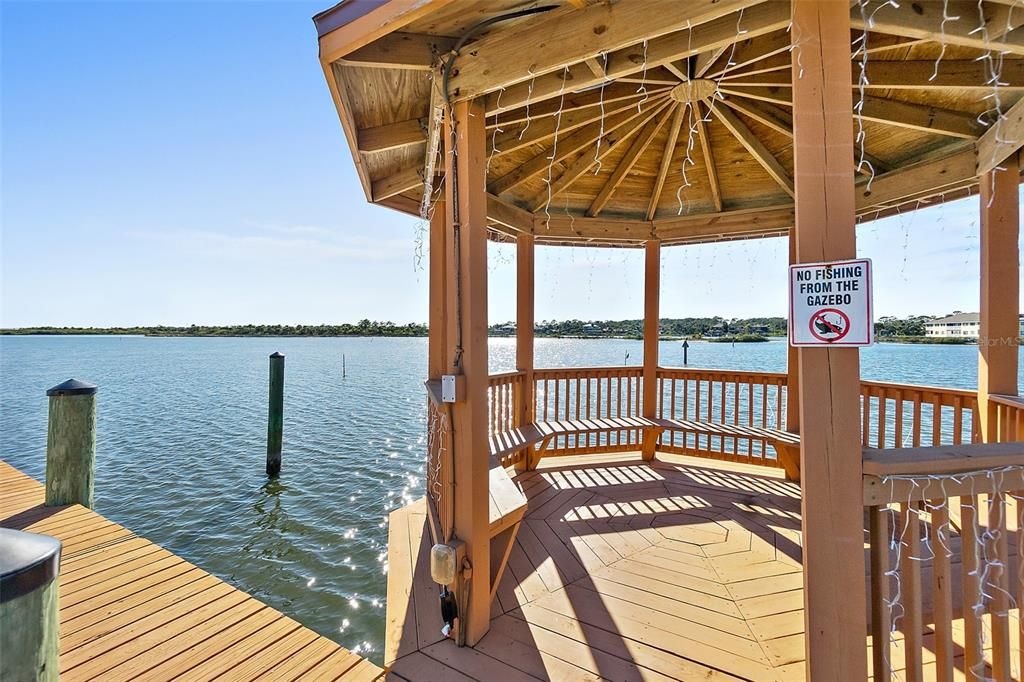 На продажу: $390,000 (2 спален, 2 ванн, 1020 Квадратных фут)