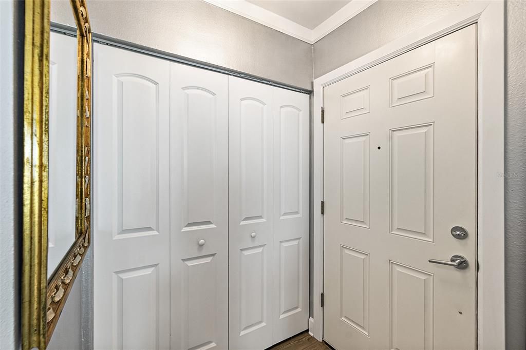 На продажу: $390,000 (2 спален, 2 ванн, 1020 Квадратных фут)