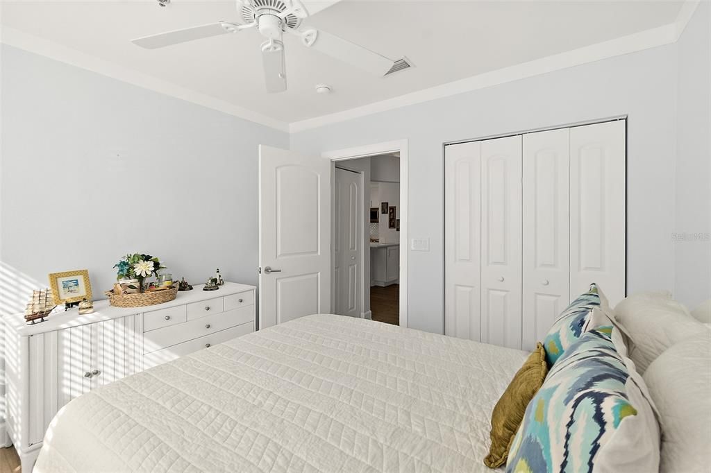 На продажу: $390,000 (2 спален, 2 ванн, 1020 Квадратных фут)