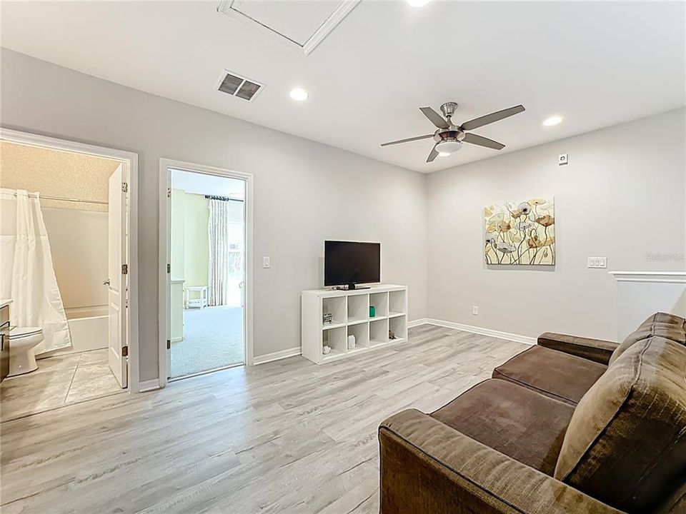 For Sale: $439,000 (3 beds, 2 baths, 1893 Square Feet)