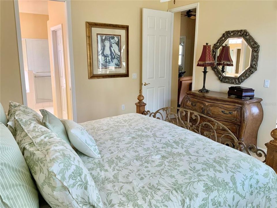 En Venta: $399,000 (2 camas, 2 baños, 1697 Pies cuadrados)