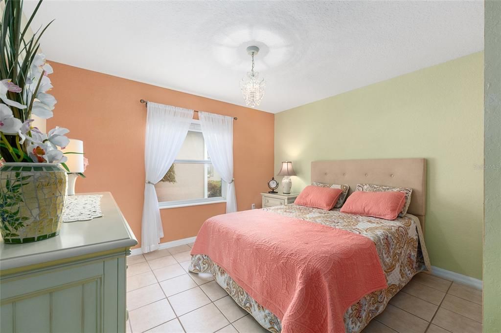 待售: $252,500 (2 贝兹, 2 浴室, 1637 平方英尺)