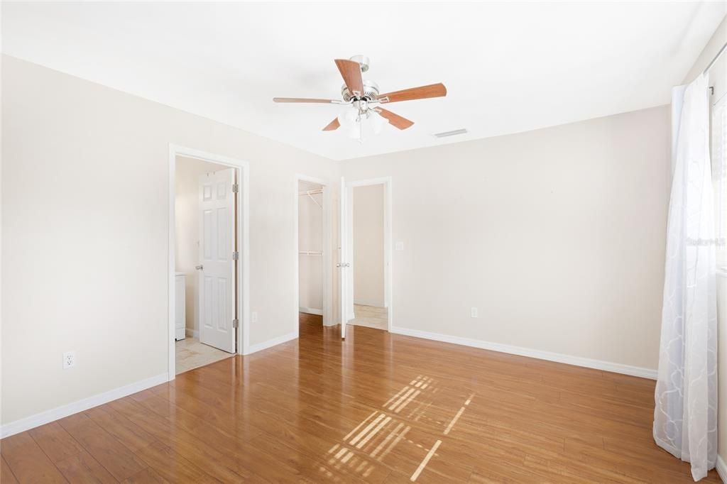 На продажу: $440,000 (3 спален, 2 ванн, 1642 Квадратных фут)