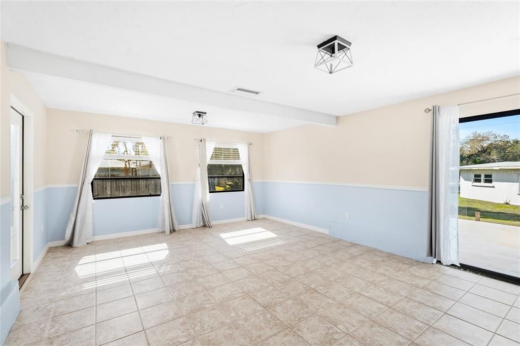 На продажу: $440,000 (3 спален, 2 ванн, 1642 Квадратных фут)