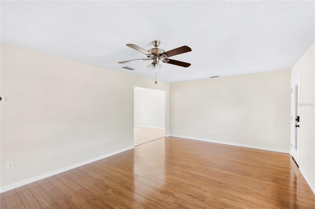 На продажу: $440,000 (3 спален, 2 ванн, 1642 Квадратных фут)