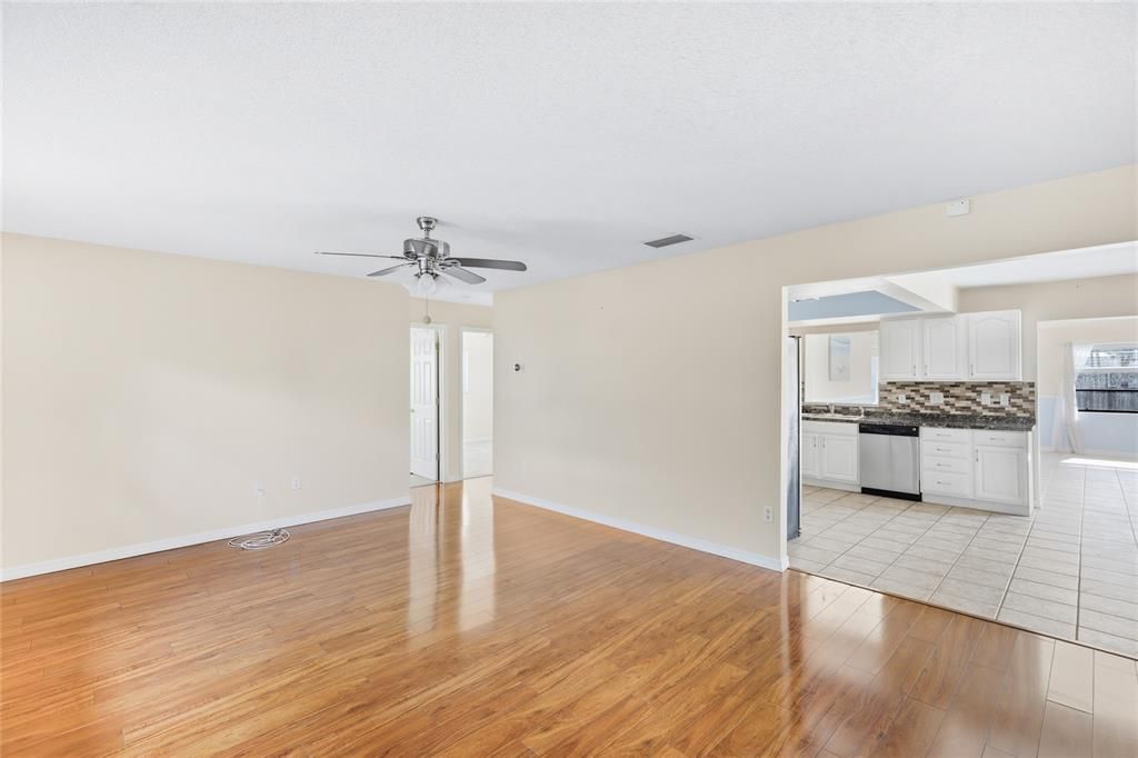 На продажу: $440,000 (3 спален, 2 ванн, 1642 Квадратных фут)