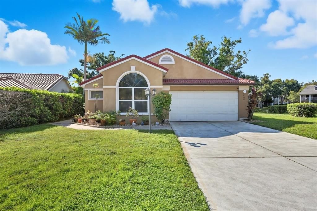 На продажу: $460,000 (3 спален, 2 ванн, 1828 Квадратных фут)