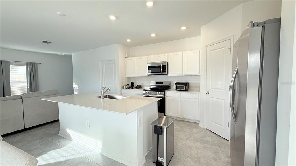 В аренду: $2,399 (4 спален, 2 ванн, 1933 Квадратных фут)