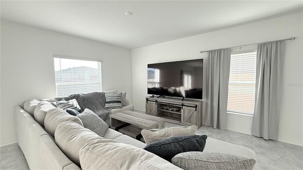 В аренду: $2,399 (4 спален, 2 ванн, 1933 Квадратных фут)