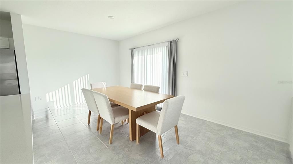 В аренду: $2,399 (4 спален, 2 ванн, 1933 Квадратных фут)