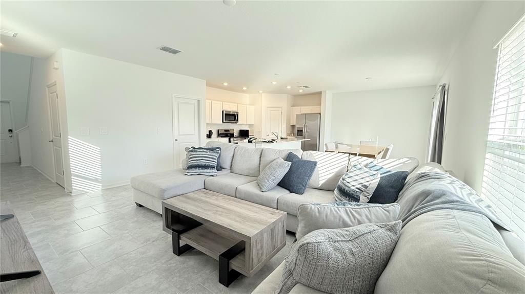 В аренду: $2,399 (4 спален, 2 ванн, 1933 Квадратных фут)