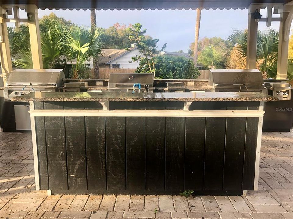 На продажу: $135,000 (2 спален, 2 ванн, 836 Квадратных фут)