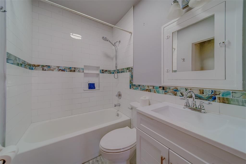 For Rent: $2,350 (2 beds, 1 baths, 1136 Square Feet)