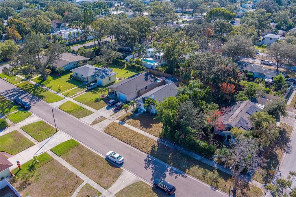 For Rent: $2,350 (2 beds, 1 baths, 1136 Square Feet)